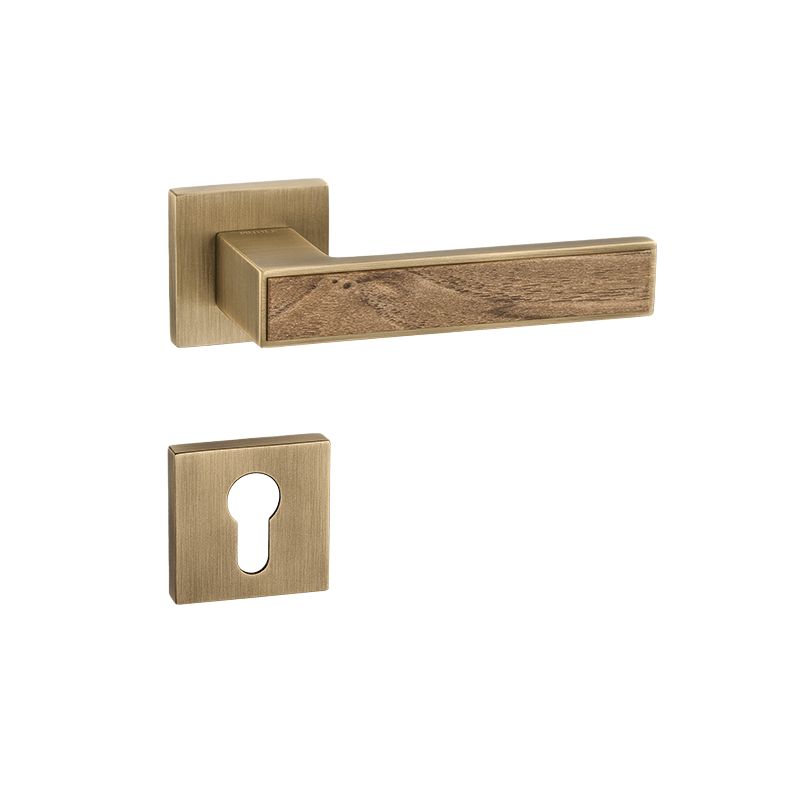 Travel door handle-scratch prevention